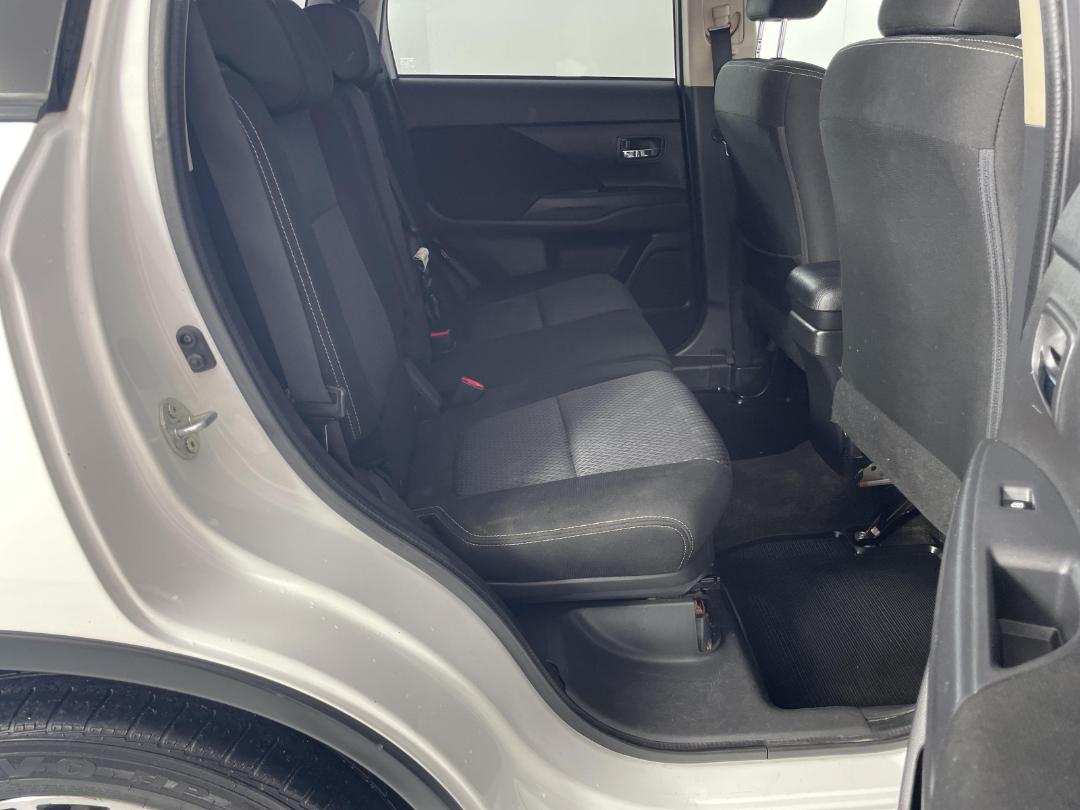 Photo '20' of Mitsubishi Outlander