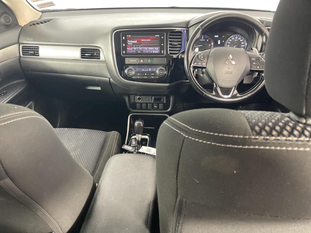 Photo '17' of Mitsubishi Outlander