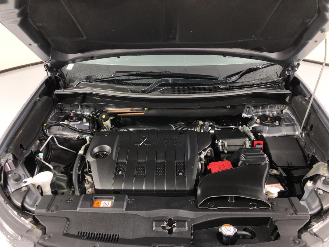 Photo '11' of Mitsubishi Outlander VRX Photo '11' of Mitsubishi Outlander VRX