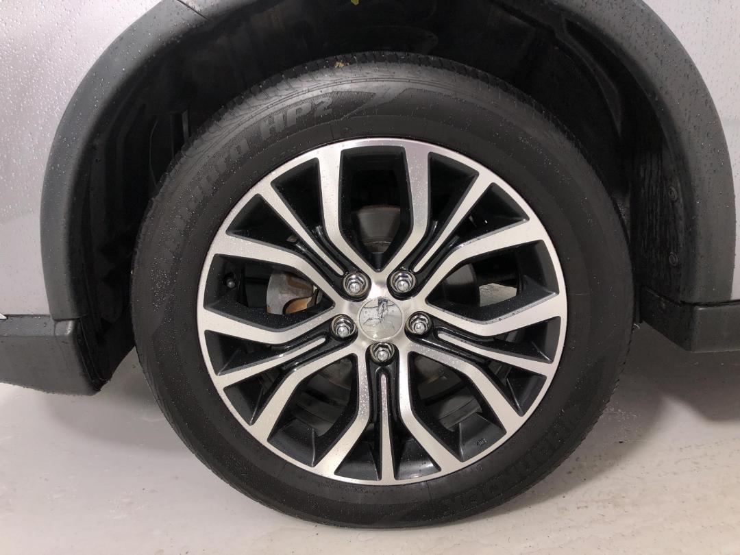 Photo '8' of Mitsubishi Outlander VRX Photo '8' of Mitsubishi Outlander VRX