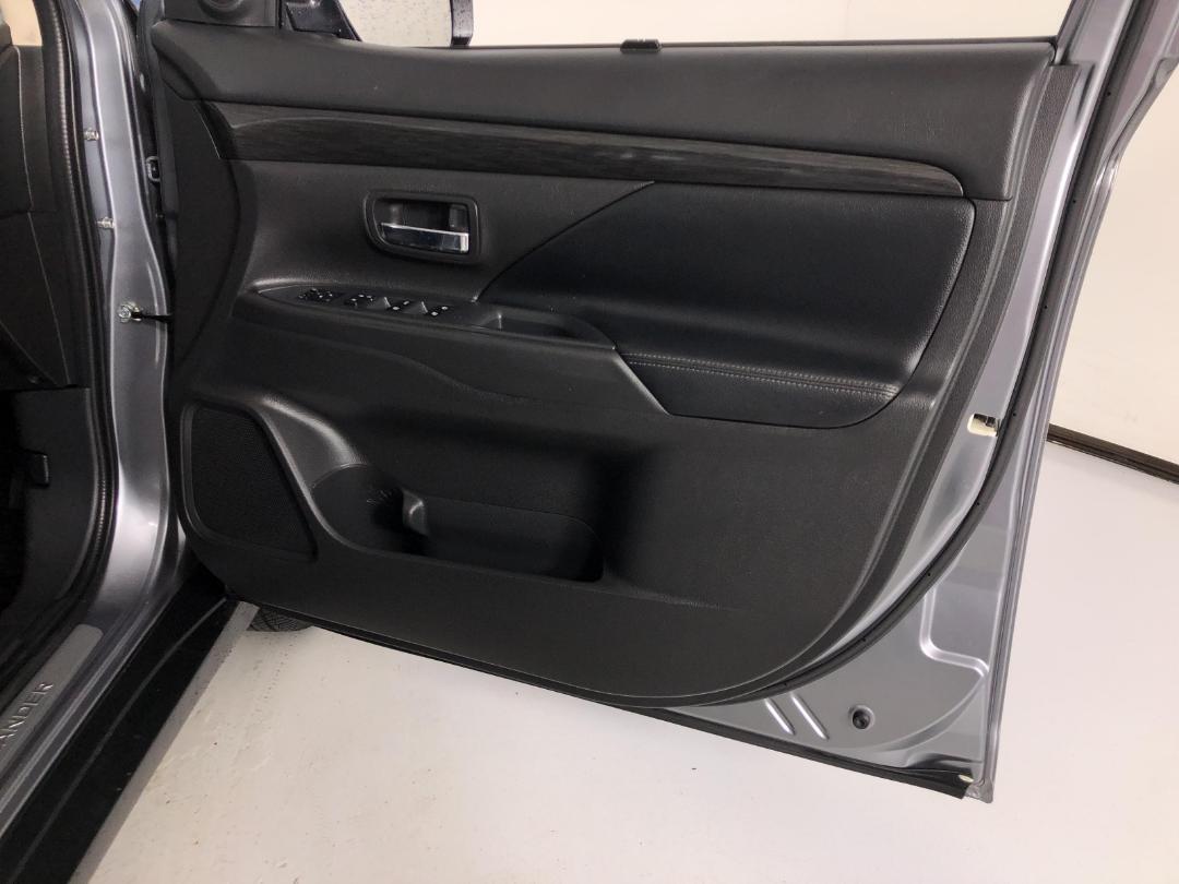 Photo '13' of Mitsubishi Outlander VRX Photo '13' of Mitsubishi Outlander VRX