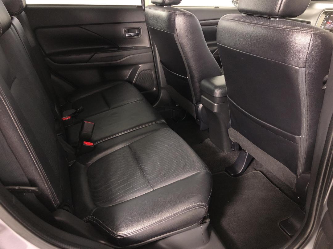 Photo '18' of Mitsubishi Outlander VRX Photo '18' of Mitsubishi Outlander VRX