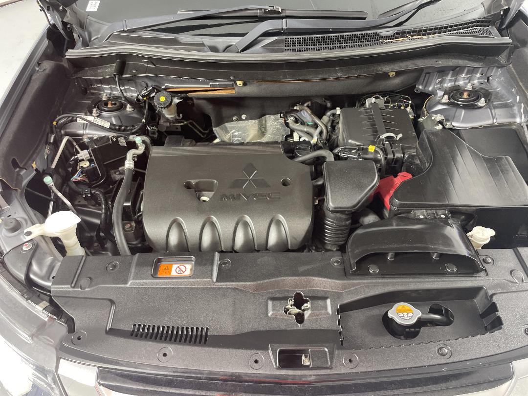 Photo '13' of Mitsubishi Outlander