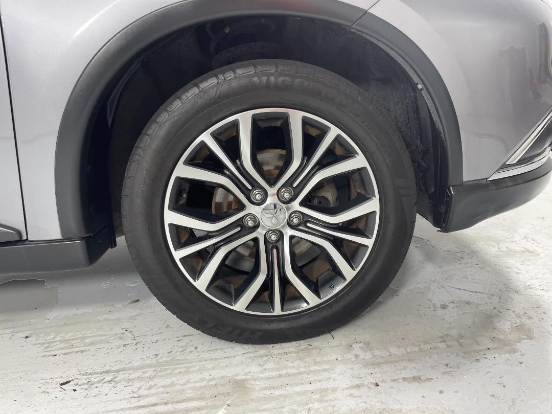 Photo '9' of Mitsubishi Outlander