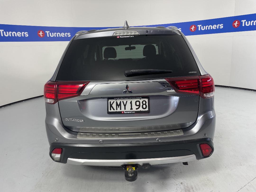 Photo '6' of Mitsubishi Outlander