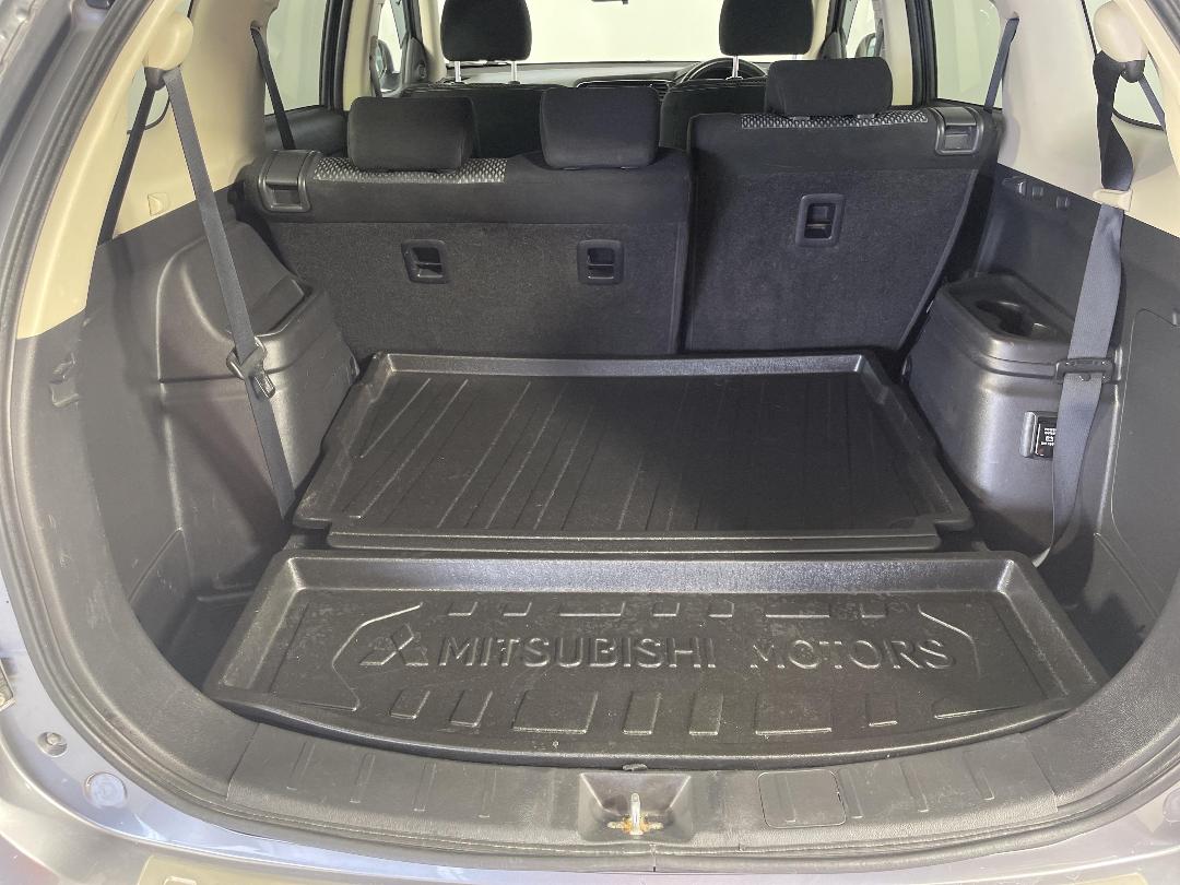 Photo '14' of Mitsubishi Outlander