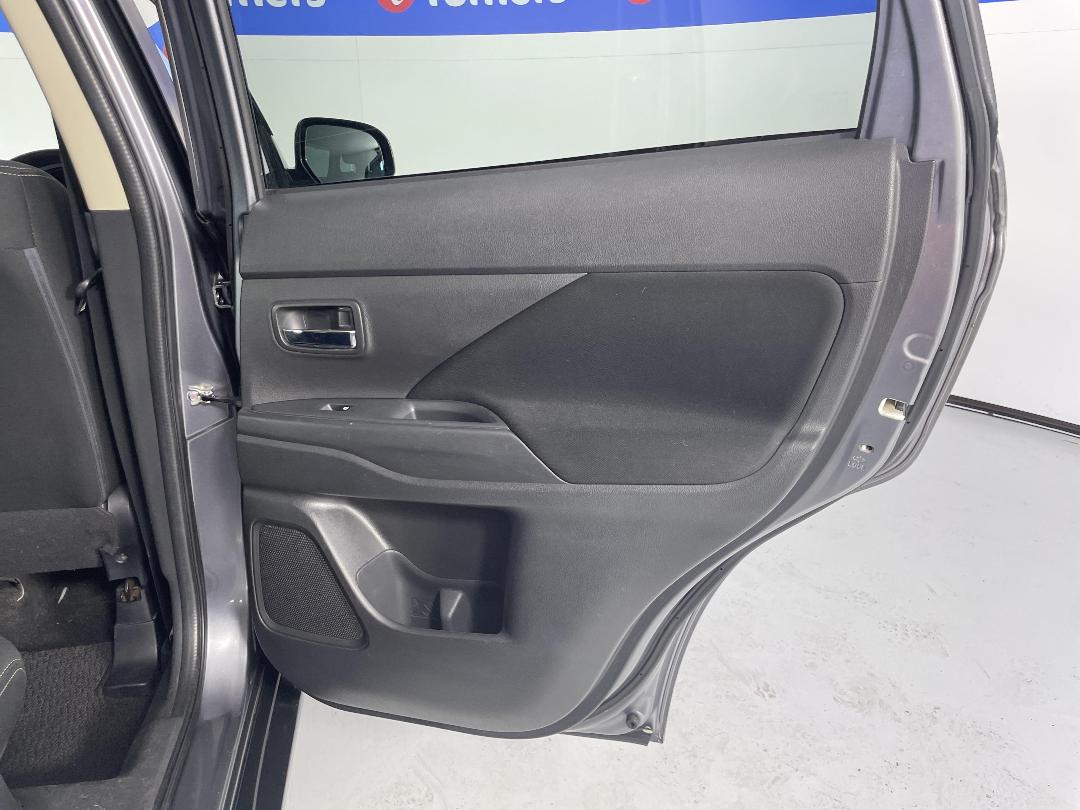 Photo '19' of Mitsubishi Outlander