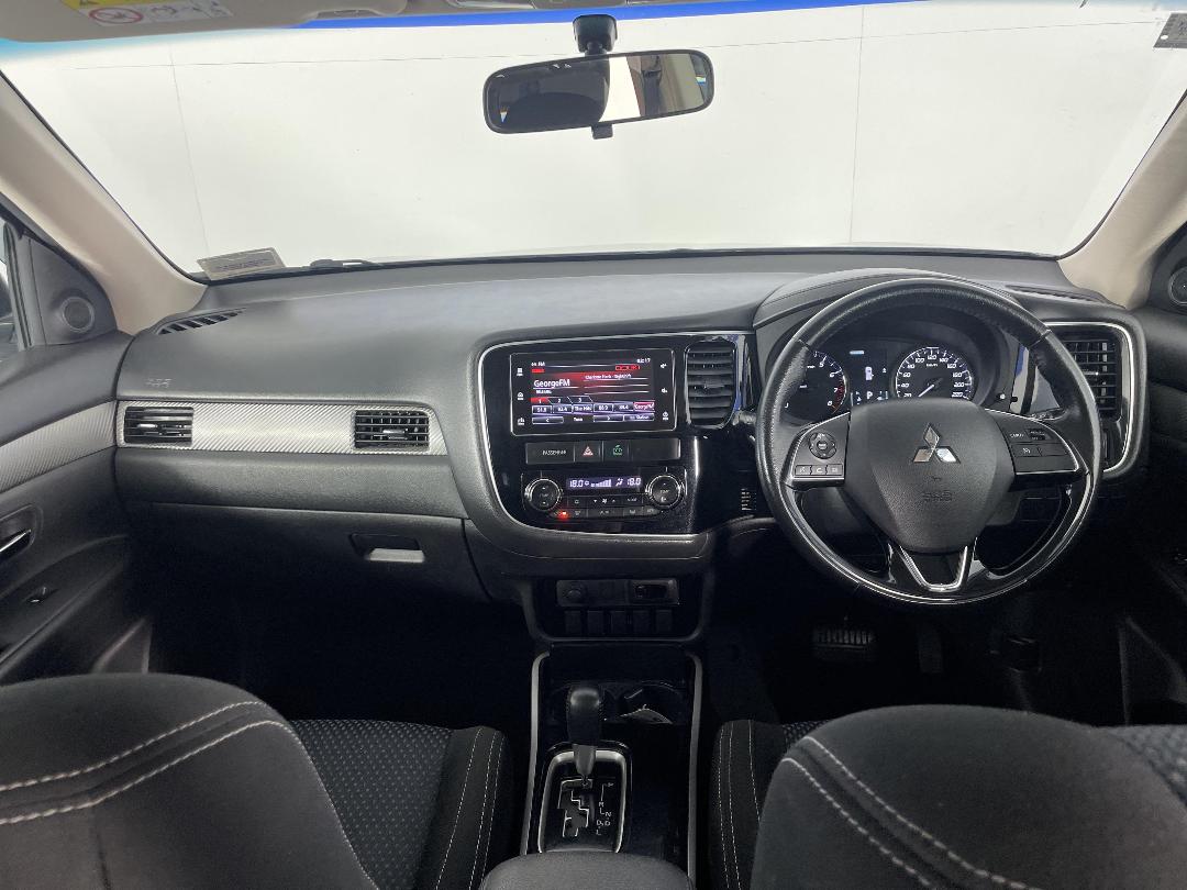 Photo '17' of Mitsubishi Outlander