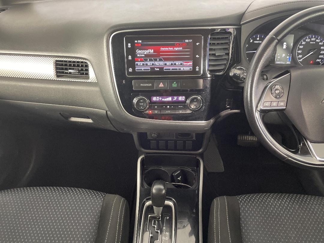 Photo '18' of Mitsubishi Outlander