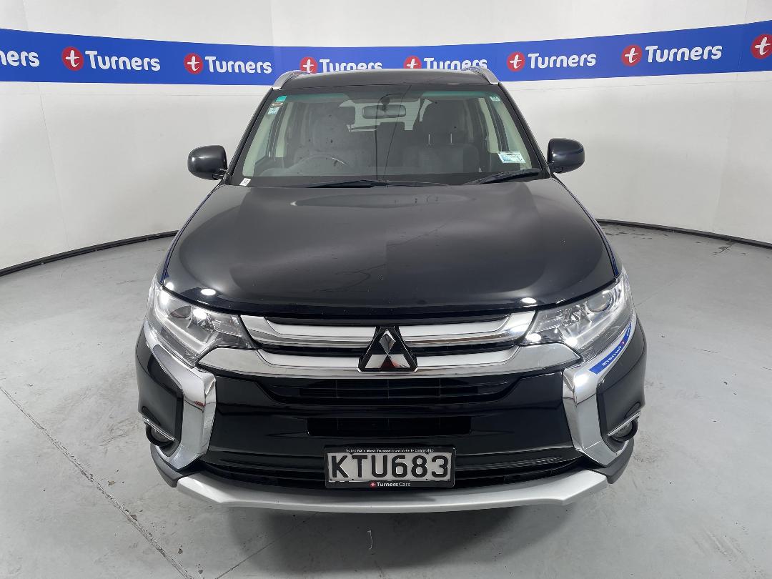 Photo '2' of Mitsubishi Outlander