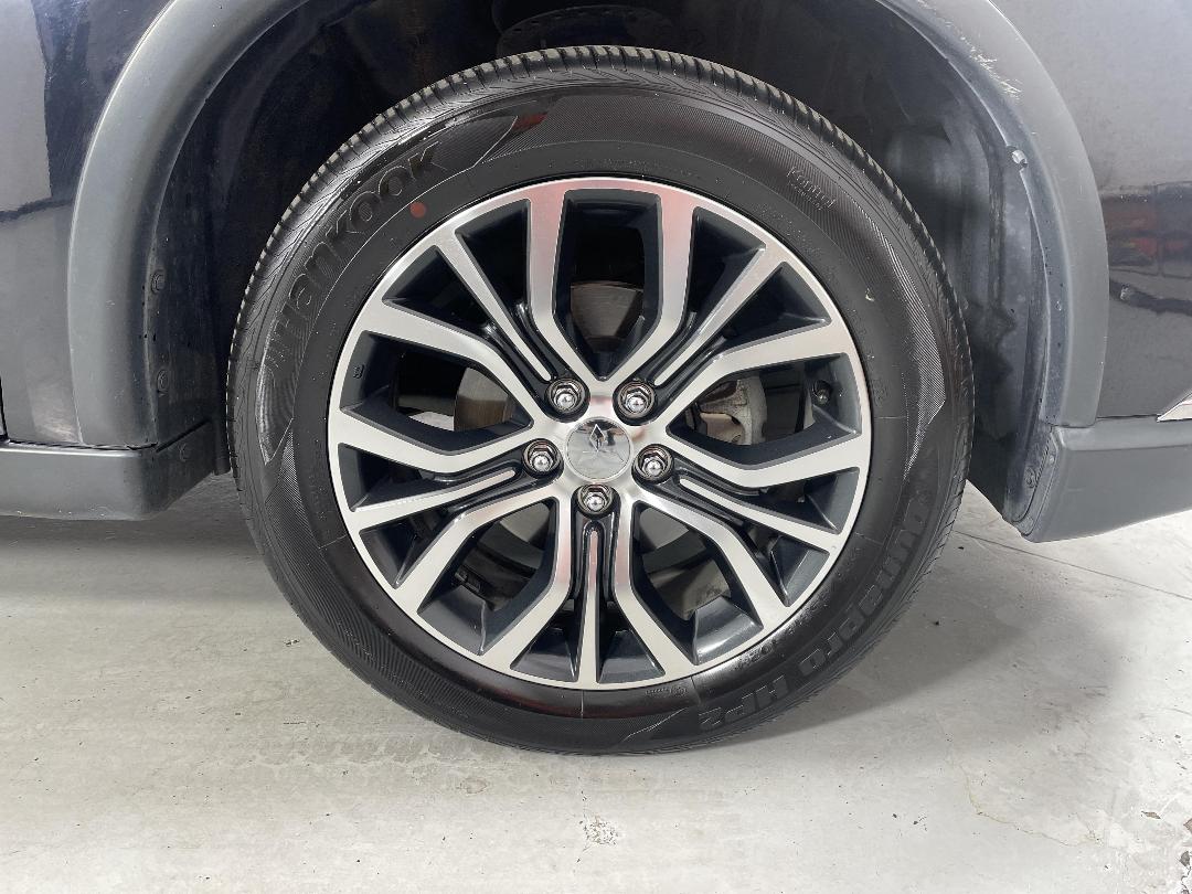 Photo '9' of Mitsubishi Outlander