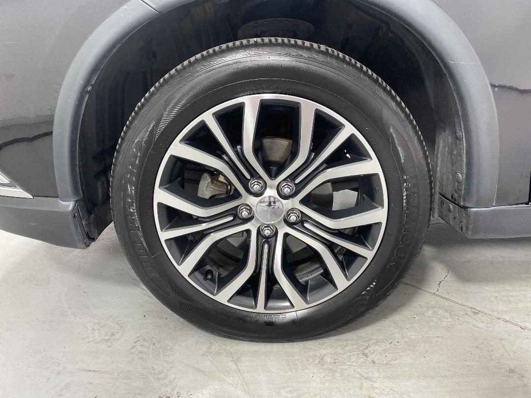 Photo '10' of Mitsubishi Outlander