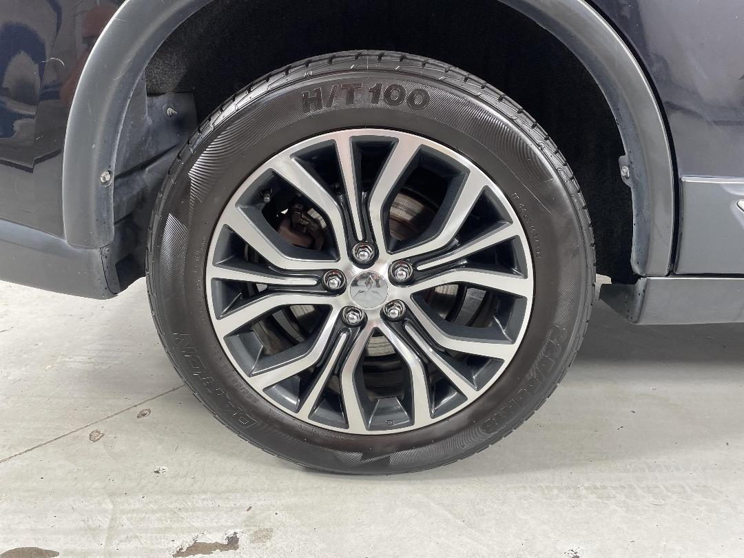 Photo '12' of Mitsubishi Outlander