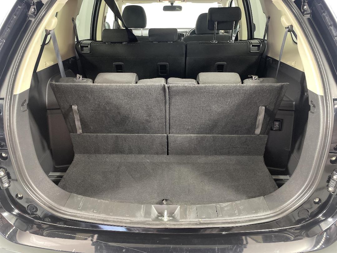 Photo '14' of Mitsubishi Outlander