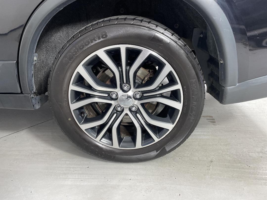 Photo '11' of Mitsubishi Outlander