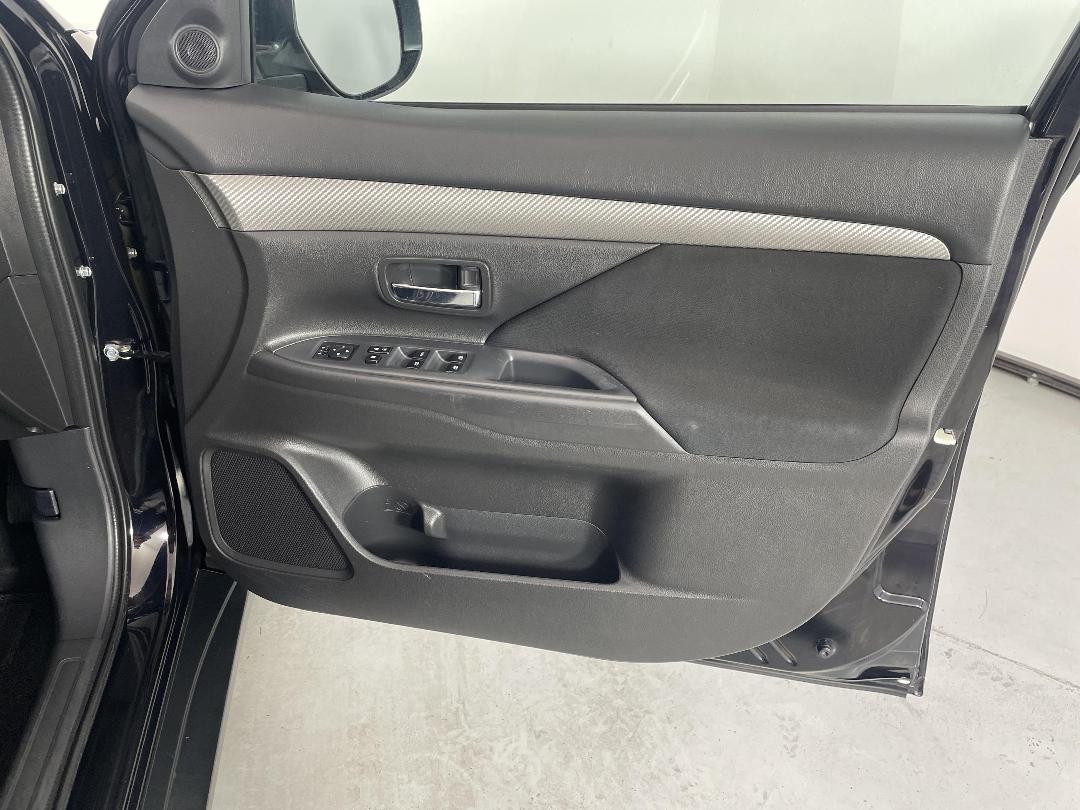 Photo '15' of Mitsubishi Outlander