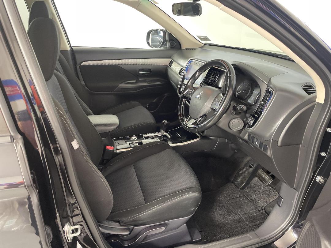 Photo '16' of Mitsubishi Outlander