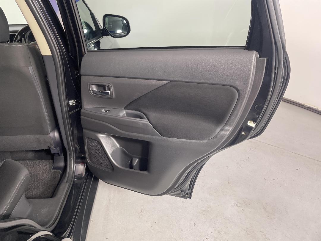 Photo '19' of Mitsubishi Outlander