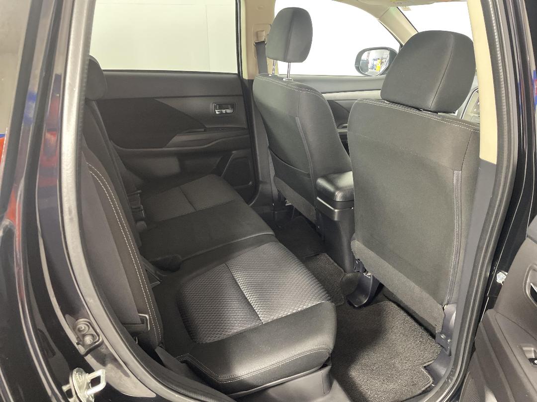 Photo '20' of Mitsubishi Outlander