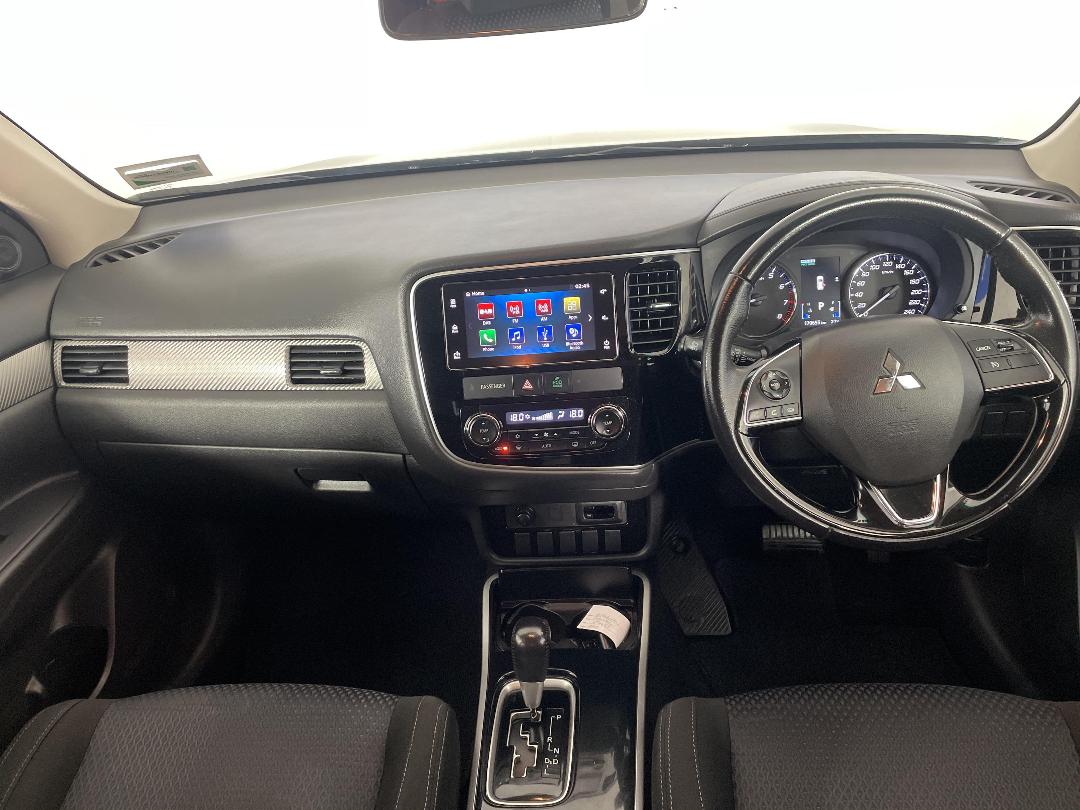 Photo '17' of Mitsubishi Outlander