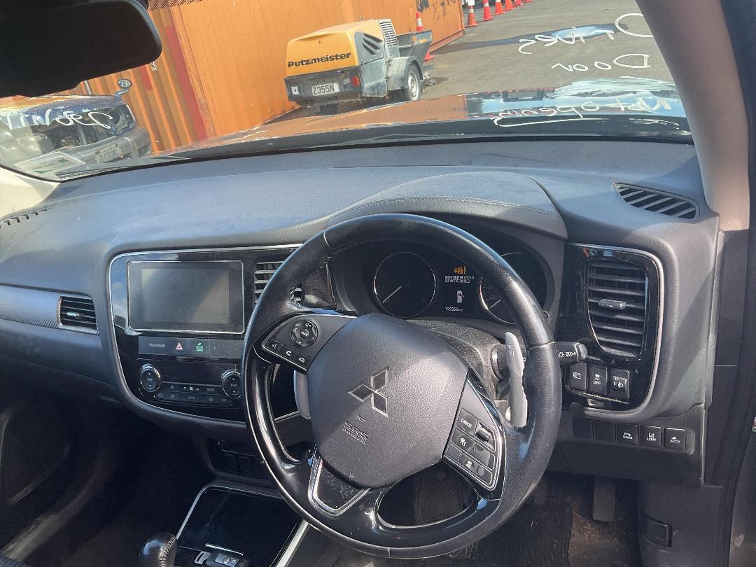 Photo '13' of Mitsubishi Outlander XLS Photo '13' of Mitsubishi Outlander XLS