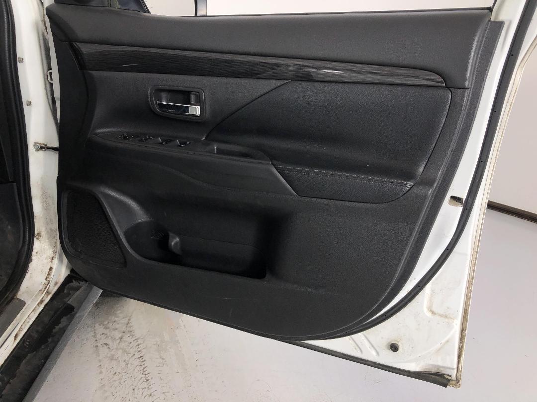 Photo '13' of Mitsubishi Outlander VRX