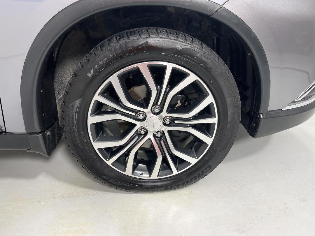 Photo '9' of Mitsubishi Outlander