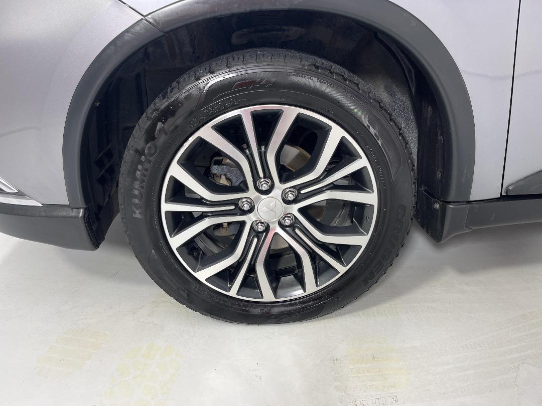 Photo '10' of Mitsubishi Outlander