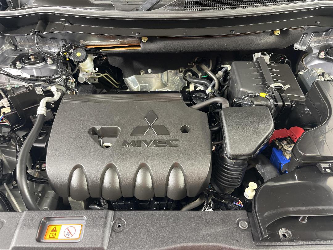 Photo '13' of Mitsubishi Outlander