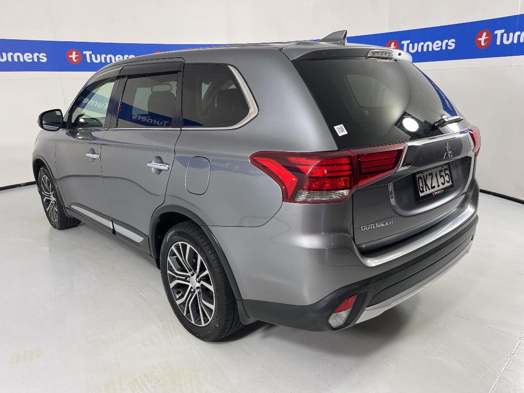 Photo '5' of Mitsubishi Outlander