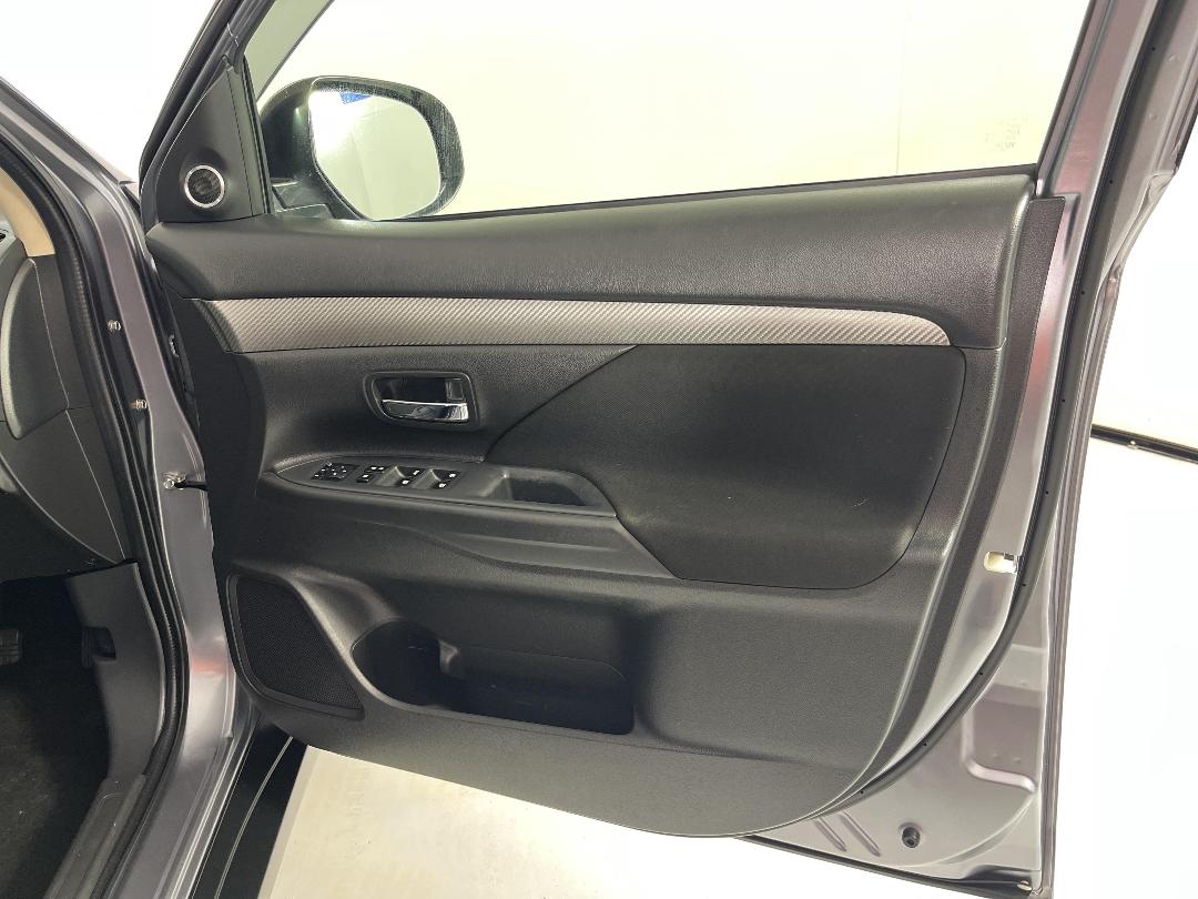 Photo '15' of Mitsubishi Outlander