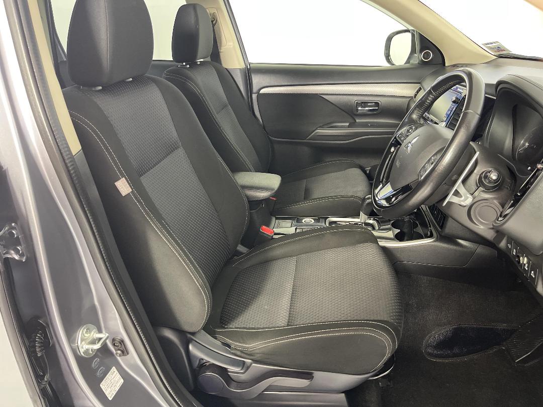 Photo '16' of Mitsubishi Outlander