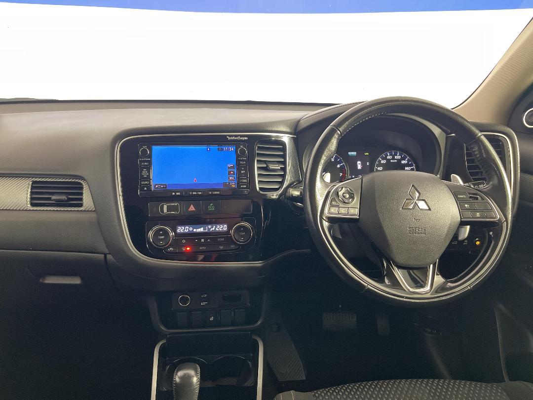 Photo '17' of Mitsubishi Outlander