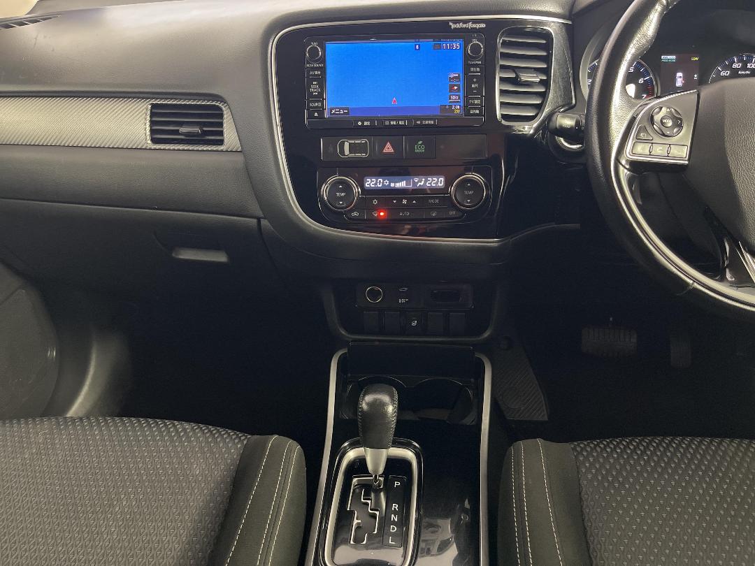 Photo '18' of Mitsubishi Outlander