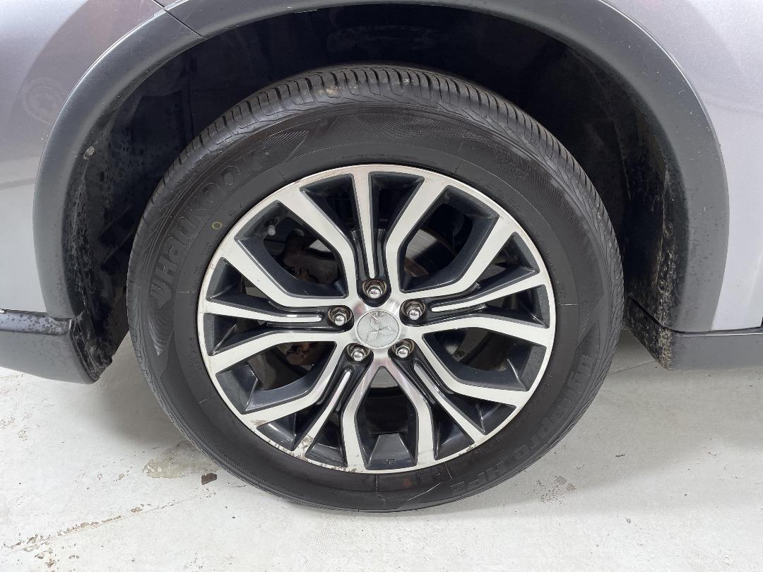 Photo '10' of Mitsubishi Outlander Photo '10' of Mitsubishi Outlander