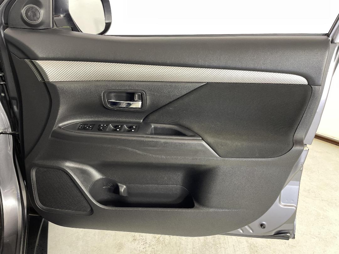 Photo '15' of Mitsubishi Outlander Photo '15' of Mitsubishi Outlander