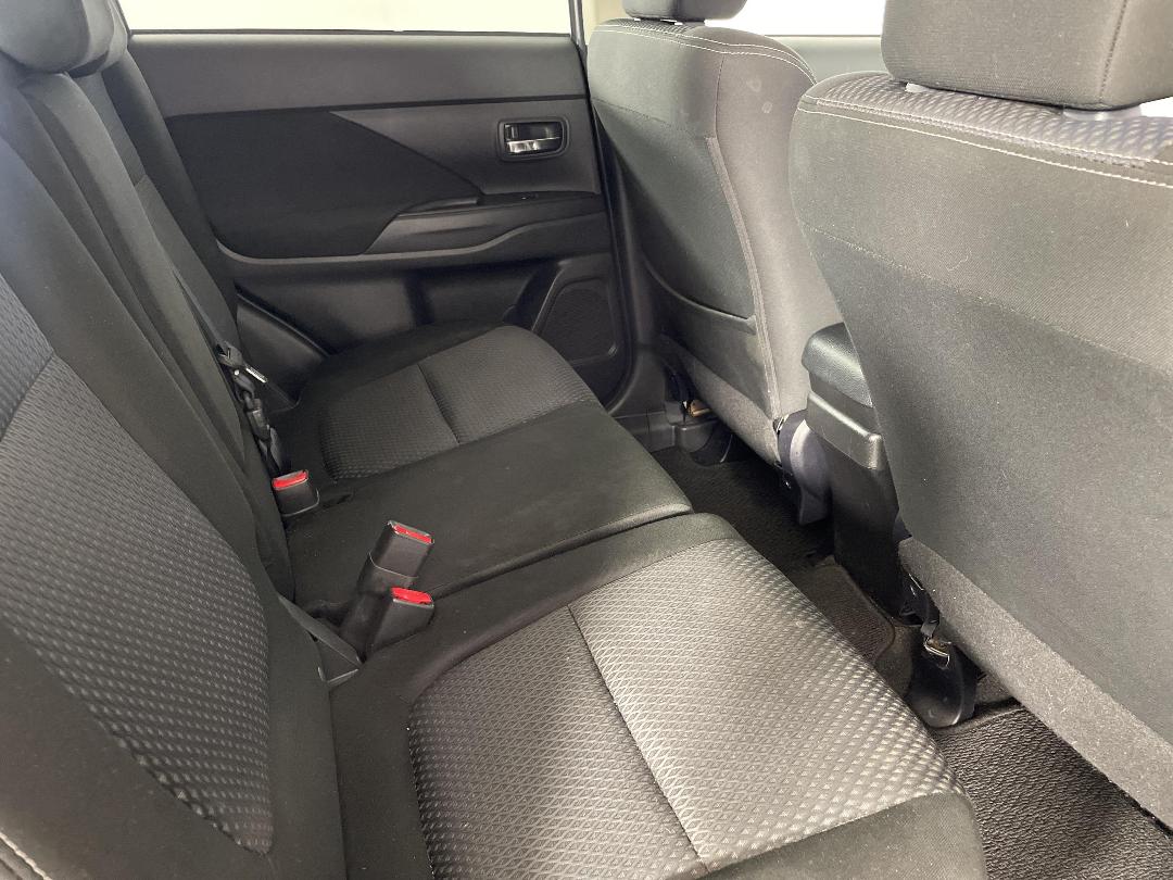 Photo '20' of Mitsubishi Outlander Photo '20' of Mitsubishi Outlander