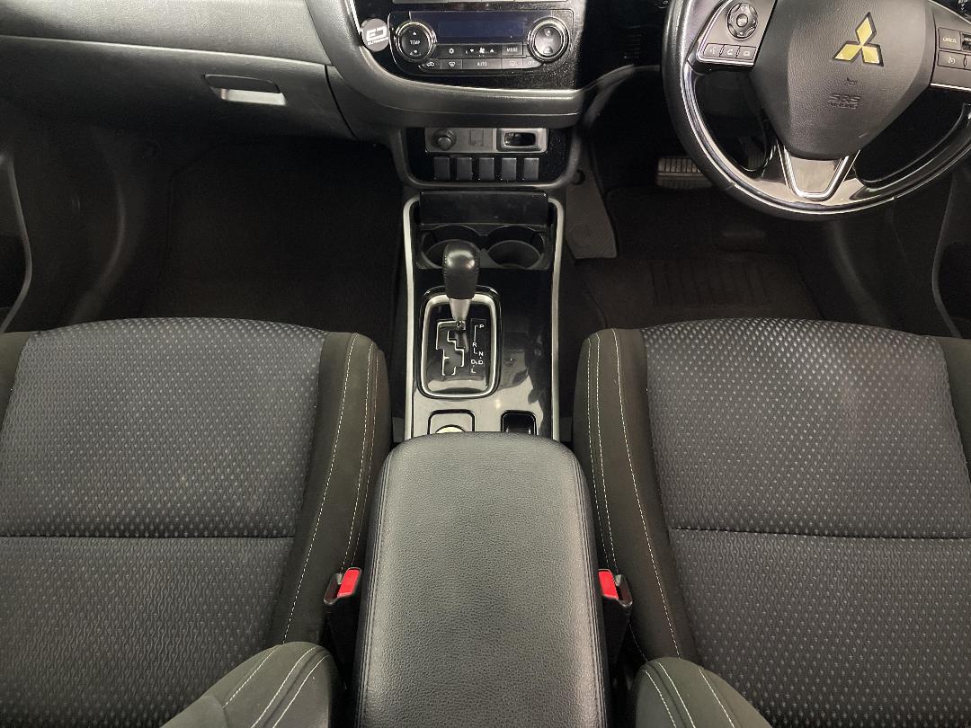 Photo '18' of Mitsubishi Outlander Photo '18' of Mitsubishi Outlander