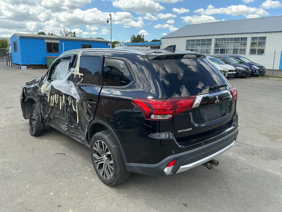 Photo '4' of Mitsubishi Outlander LS