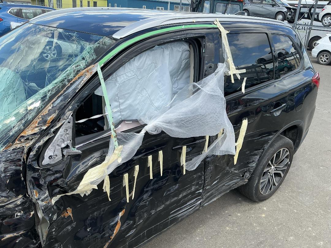 Photo '8' of Mitsubishi Outlander LS