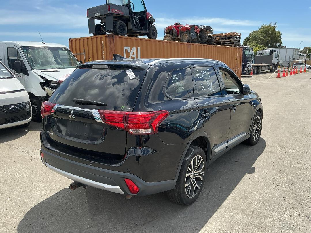 Photo '6' of Mitsubishi Outlander LS