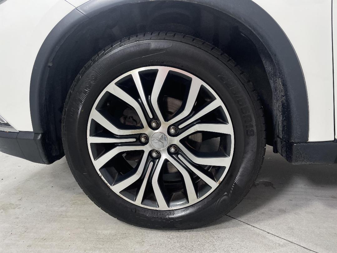 Photo '10' of Mitsubishi Outlander Photo '10' of Mitsubishi Outlander