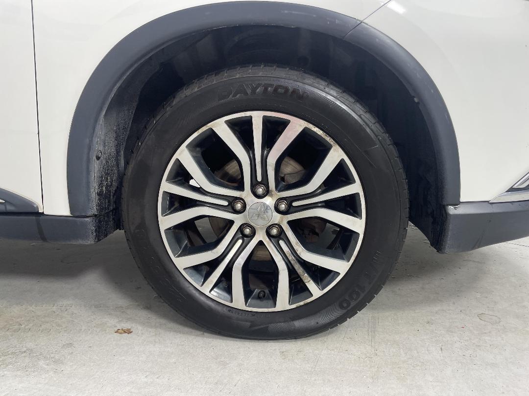 Photo '9' of Mitsubishi Outlander Photo '9' of Mitsubishi Outlander