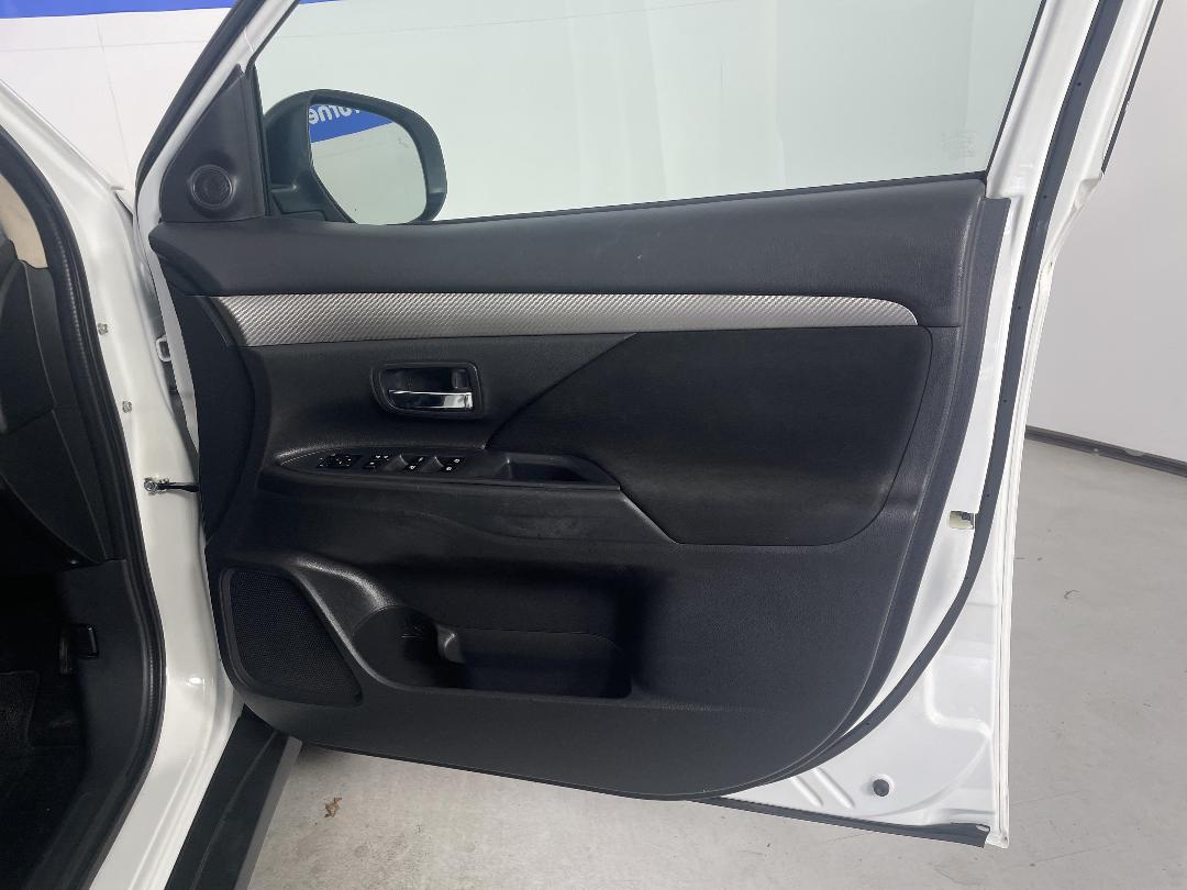 Photo '15' of Mitsubishi Outlander Photo '15' of Mitsubishi Outlander