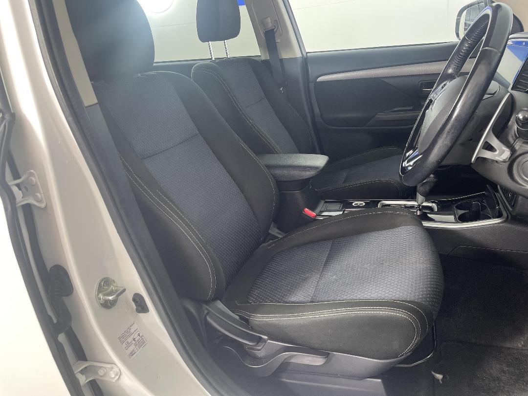 Photo '16' of Mitsubishi Outlander Photo '16' of Mitsubishi Outlander