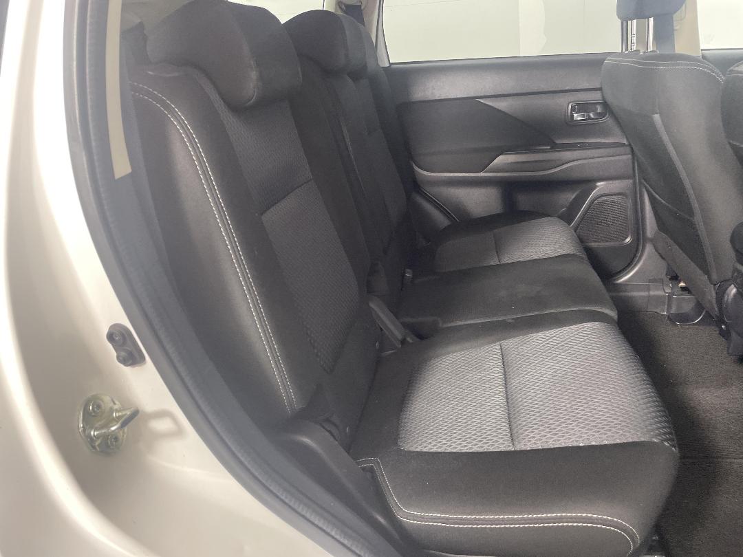 Photo '20' of Mitsubishi Outlander Photo '20' of Mitsubishi Outlander