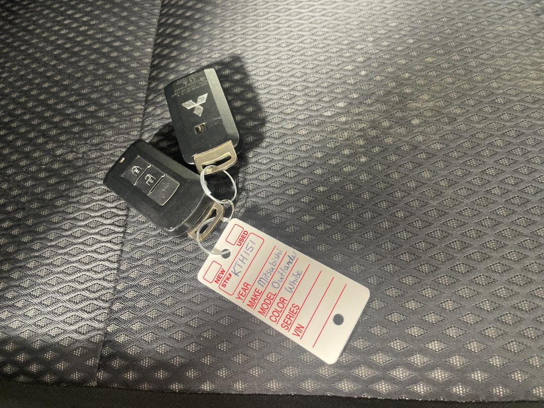 Photo '22' of Mitsubishi Outlander Photo '22' of Mitsubishi Outlander