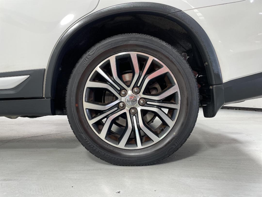 Photo '11' of Mitsubishi Outlander