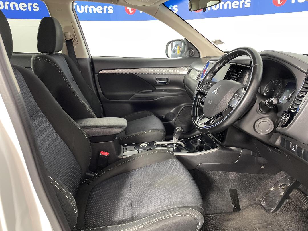 Photo '16' of Mitsubishi Outlander