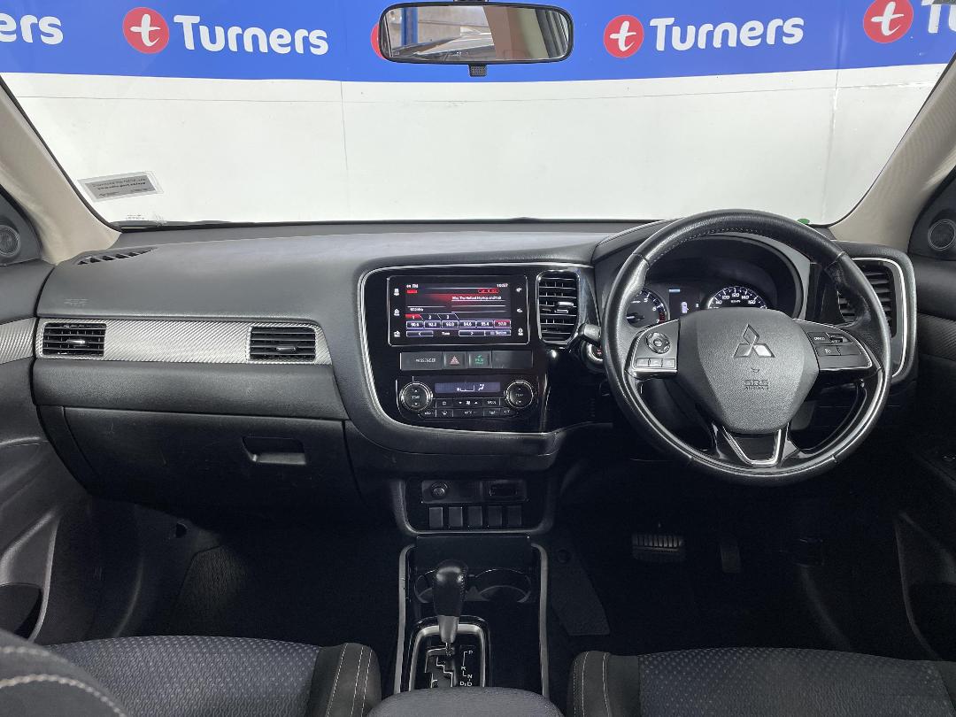 Photo '17' of Mitsubishi Outlander